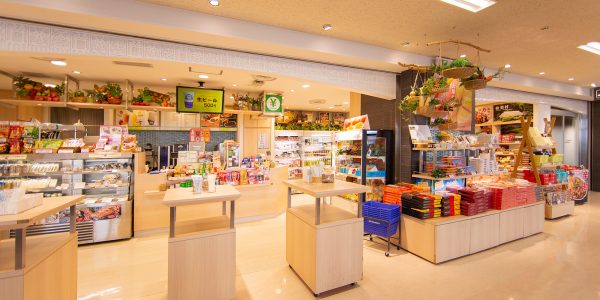 ウィング・ウエスト（搭乗ロビー西側売店）